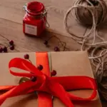 Lille Petra Stolen - den perfekte julegave til ham der går op i design og kvalitet